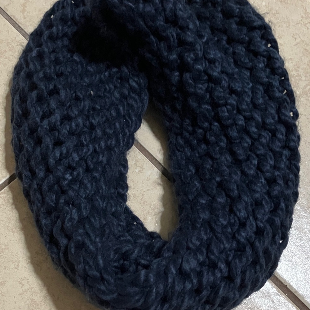 Hollister Midnight Blue Chunky Knit Scarf